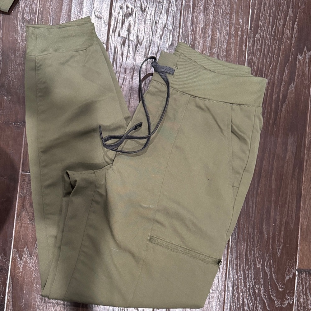 Fabletics Sage Green Scrub Set - Picture 3 of 5
